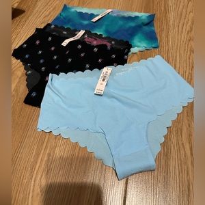 NWT. VS cheeky panty set. Size small.